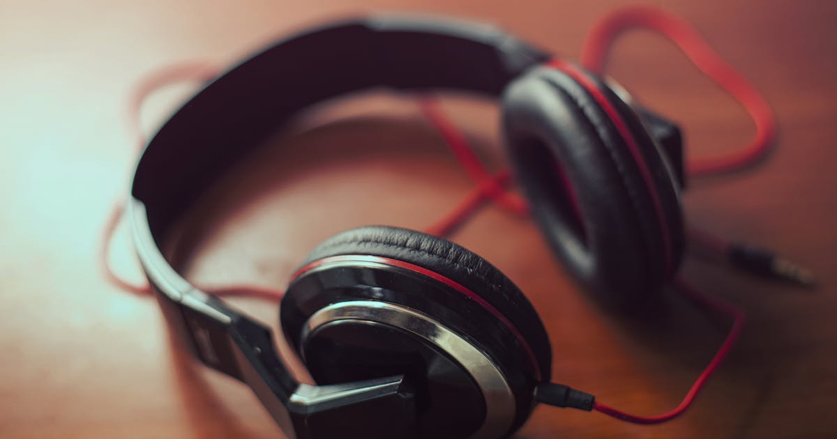 The Best Noise Cancelling Headphones in 2026: 8 Tested Over 6 Weeks